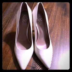 Vince Camuto point toe pumps <3